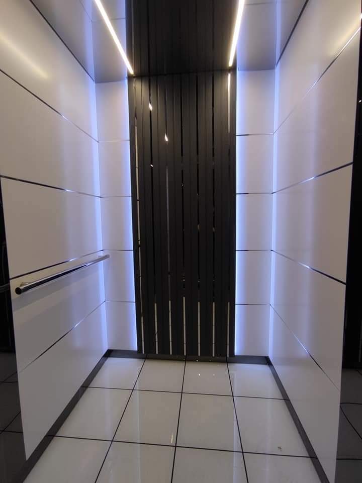 Elevator cabin with slat-panel door